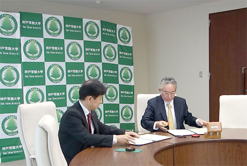 学校法人 玉田岳学園と医療法人 協和会との包括連携協定調印式